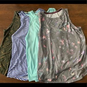Lot of 4 workout tanks Old Navy C9 Target large